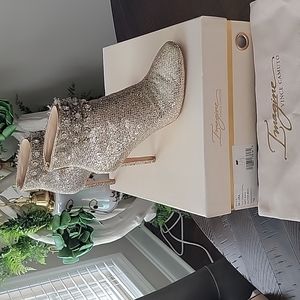 Nice Camuto Ankle Boots